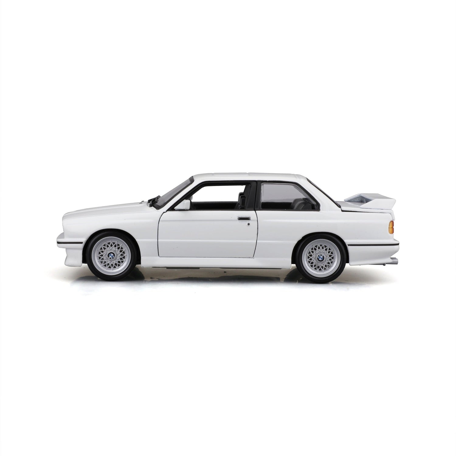 Bburago BMW M3 e30 (1988) White 1:24