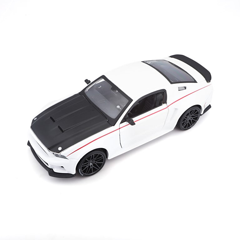 Bburago Maisto 2014 Ford Mustang Street Racer White 1:24