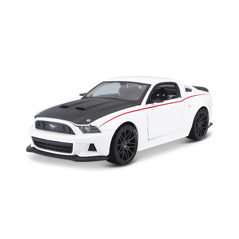 Bburago Maisto 2014 Ford Mustang Street Racer White 1:24